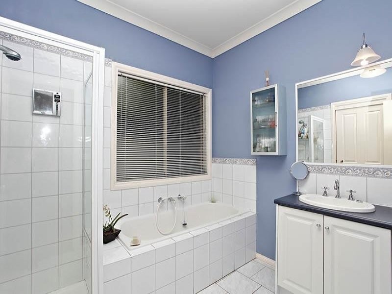 4 Franklin Place, Caroline Springs VIC 3023