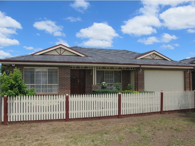 8 York Close, Taylors Hill VIC 3037