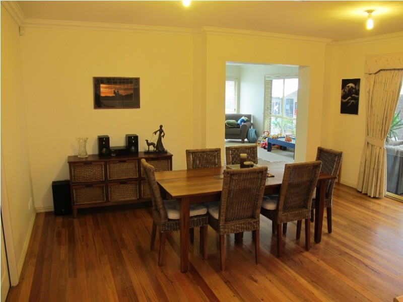 8 York Close, Taylors Hill VIC 3037