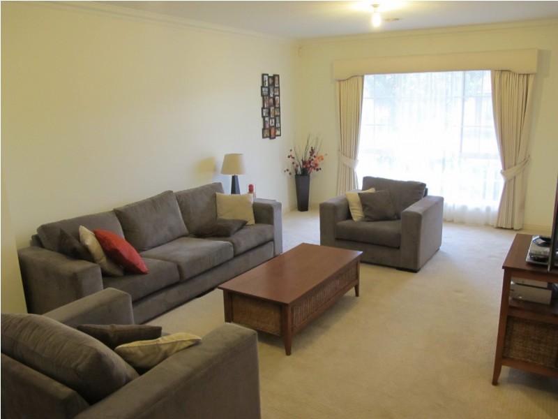 8 York Close, Taylors Hill VIC 3037