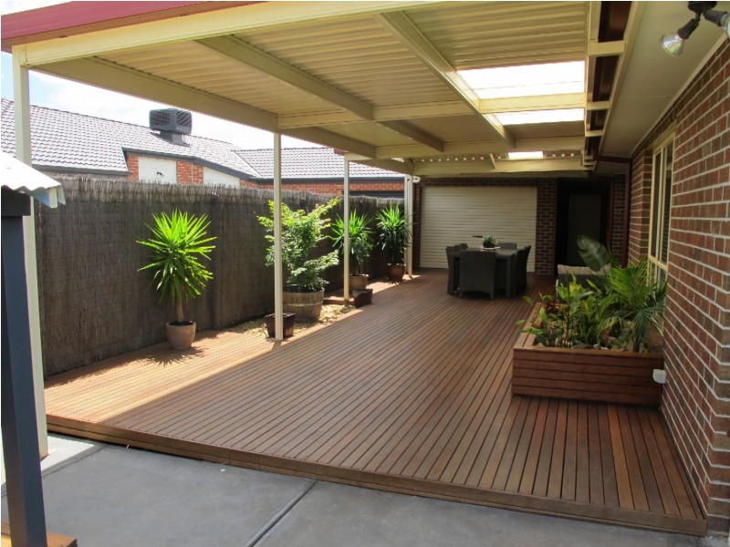 8 York Close, Taylors Hill VIC 3037