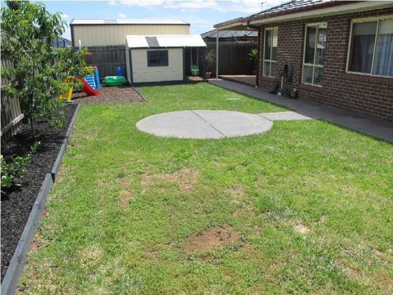 8 York Close, Taylors Hill VIC 3037