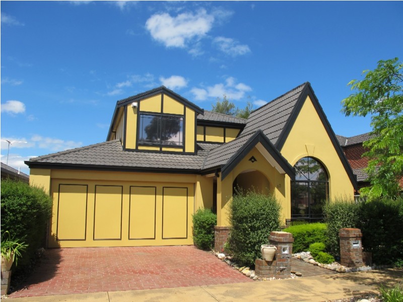 13 Bendigo Circuit, Caroline Springs VIC 3023