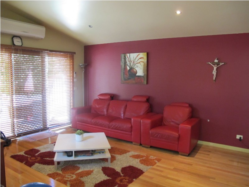 13 Bendigo Circuit, Caroline Springs VIC 3023