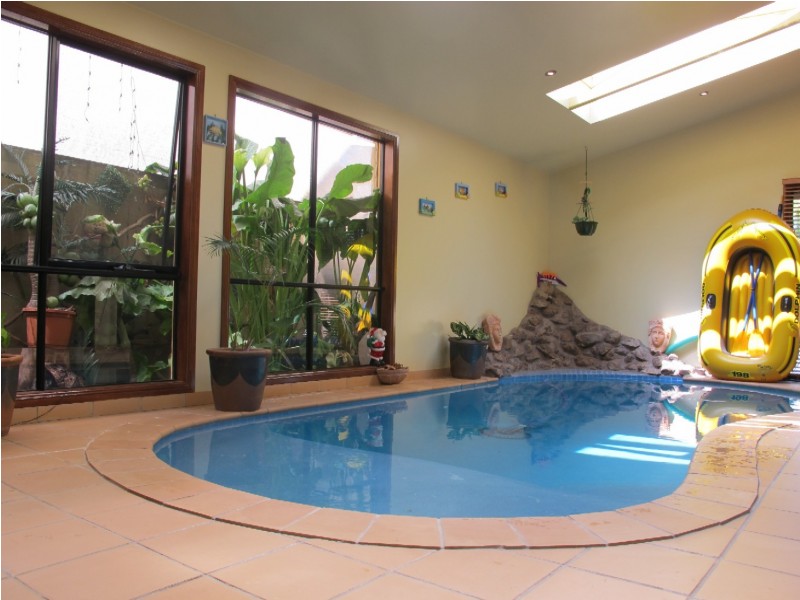 13 Bendigo Circuit, Caroline Springs VIC 3023