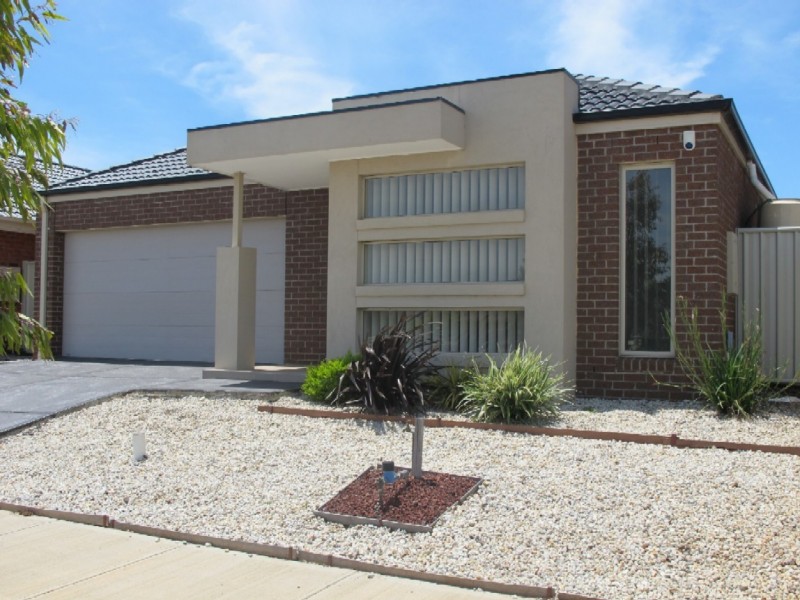 27 Barrington Circuit, Caroline Springs VIC 3023
