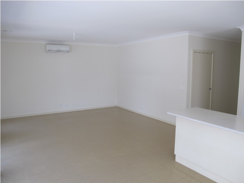 27 Barrington Circuit, Caroline Springs VIC 3023