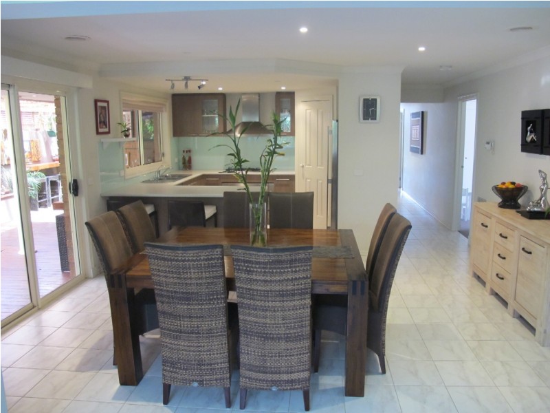 16 Inverell Street, Burnside Heights VIC 3023