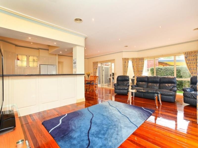 12 Eppalock Circuit, Caroline Springs VIC 3023