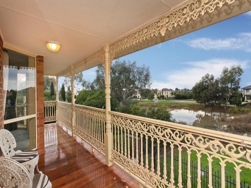 12 Eppalock Circuit, Caroline Springs VIC 3023