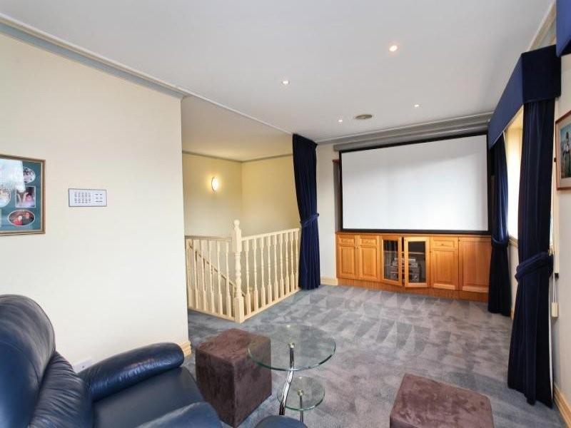 12 Eppalock Circuit, Caroline Springs VIC 3023