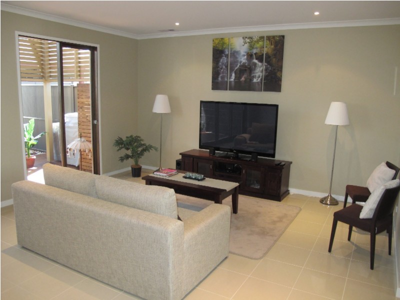 12 Greville Street, Caroline Springs VIC 3023