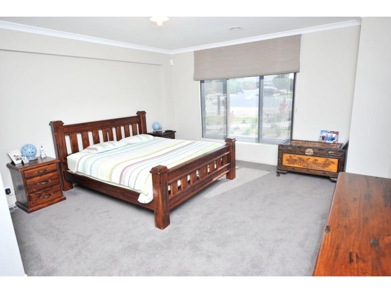 31 Forest Glade Way, Caroline Springs VIC 3023