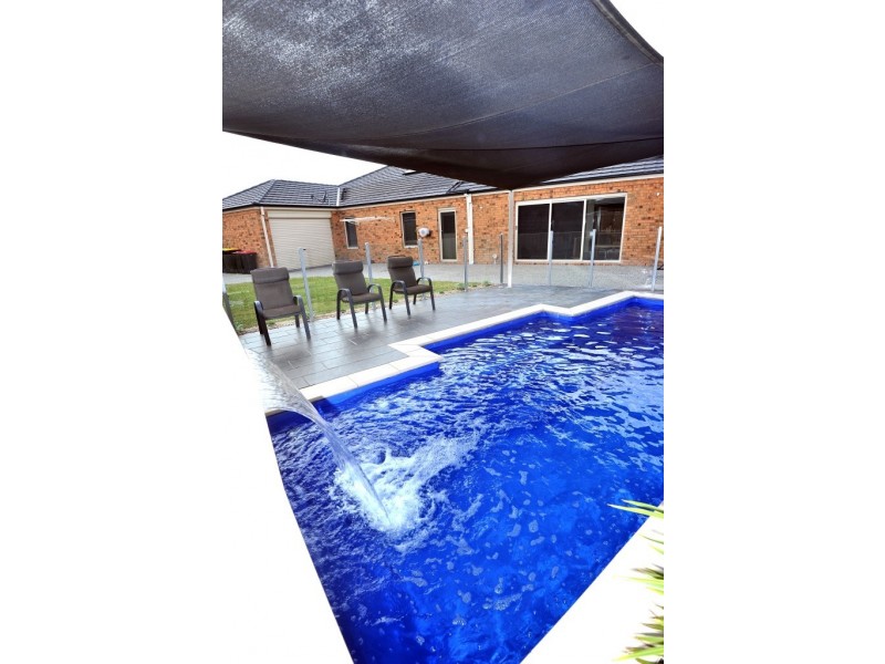 31 Forest Glade Way, Caroline Springs VIC 3023