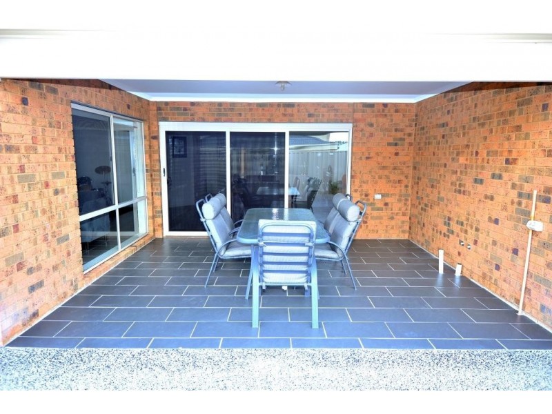 31 Forest Glade Way, Caroline Springs VIC 3023