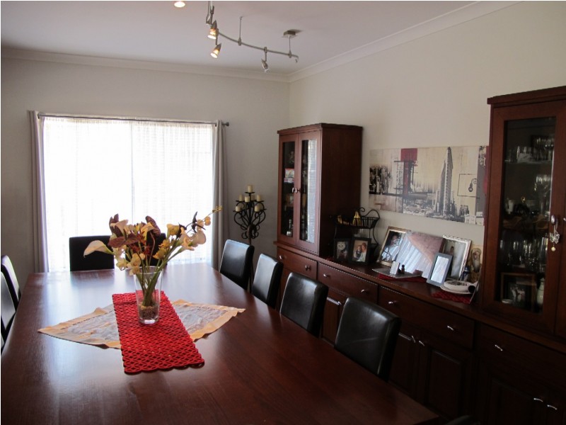 7 Muirhead Gardens, Caroline Springs VIC 3023