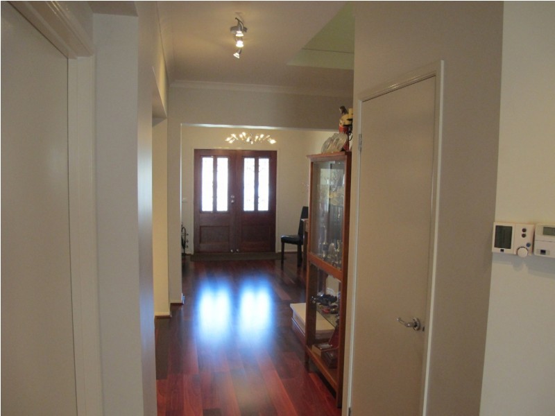 7 Muirhead Gardens, Caroline Springs VIC 3023