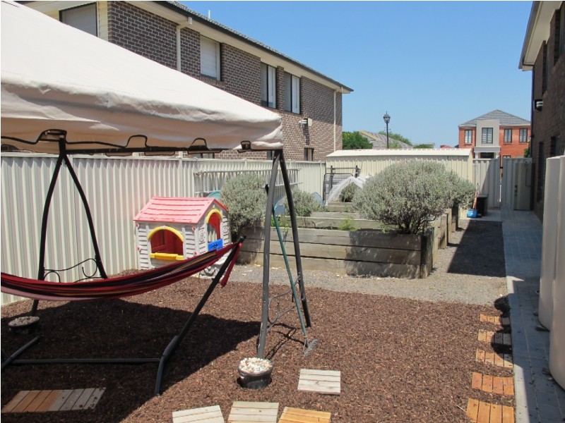 7 Muirhead Gardens, Caroline Springs VIC 3023