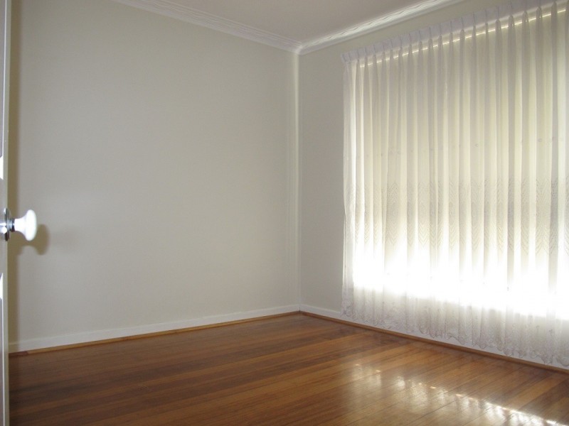 27 Watford Road, St Albans VIC 3021
