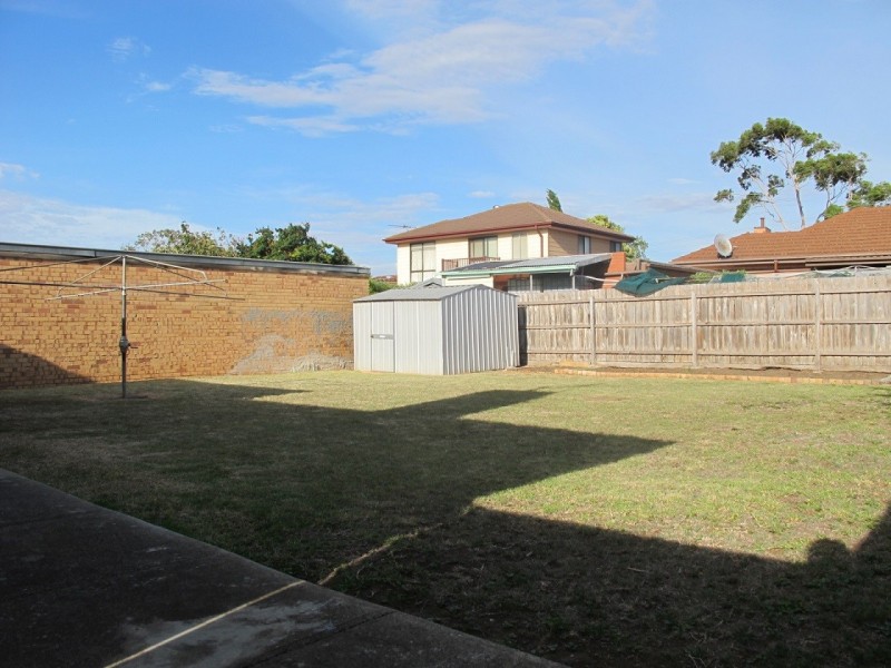 27 Watford Road, St Albans VIC 3021