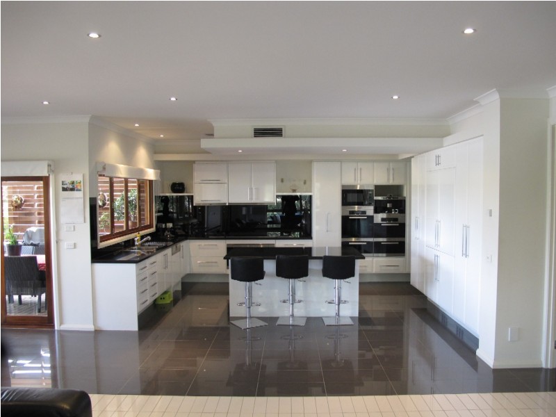 20 Lauriston Quay, Caroline Springs VIC 3023