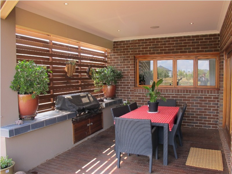 20 Lauriston Quay, Caroline Springs VIC 3023