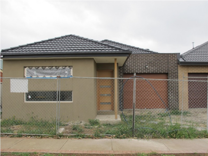 2/2-4 Great Barr Crescent, Caroline Springs VIC 3023