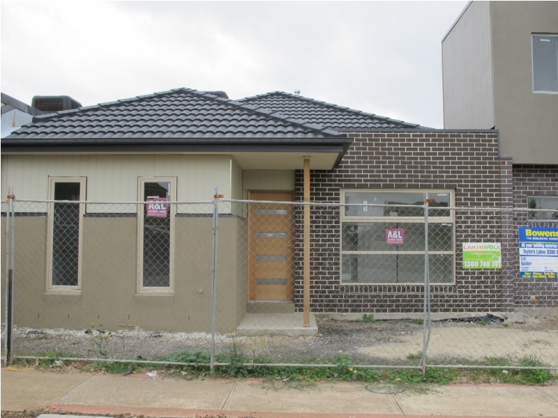 2/2-4 Great Barr Crescent, Caroline Springs VIC 3023