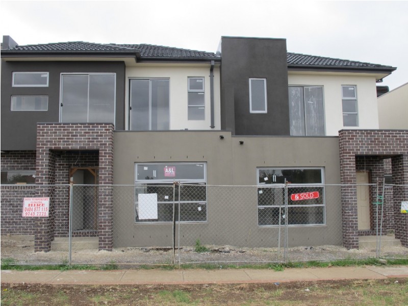 5/2-4 Great Barr Crescent, Caroline Springs VIC 3023