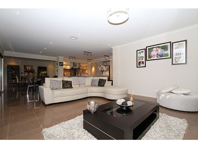 11 Drummoyne Terrace, Taylors Hill VIC 3037