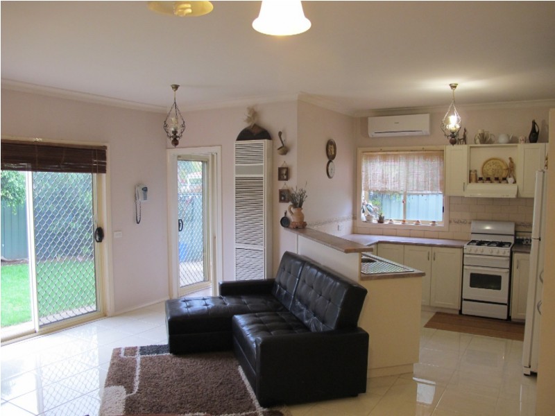 20 Hepburn Way, Caroline Springs VIC 3023