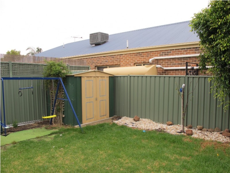20 Hepburn Way, Caroline Springs VIC 3023