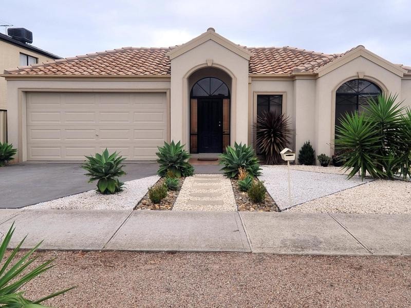 37 Loddon Drive, Taylors Hill VIC 3037