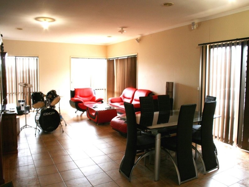 37 Loddon Drive, Taylors Hill VIC 3037