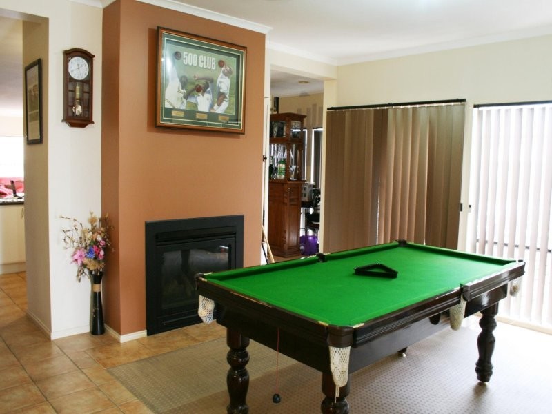 37 Loddon Drive, Taylors Hill VIC 3037