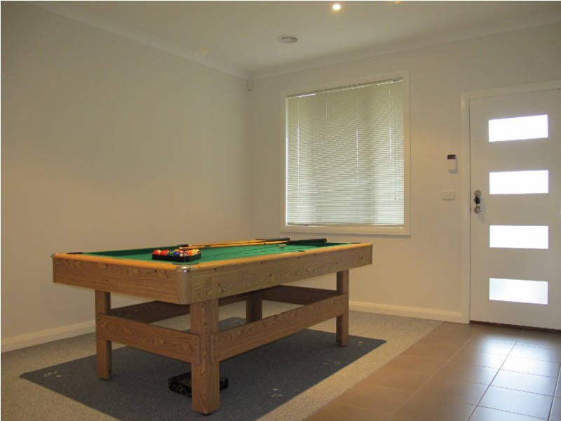 14 Weigall Close, Caroline Springs VIC 3023