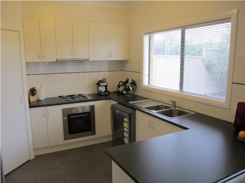 14 Weigall Close, Caroline Springs VIC 3023