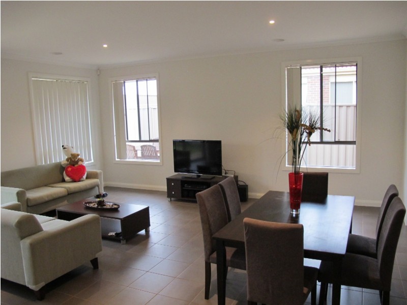 14 Weigall Close, Caroline Springs VIC 3023