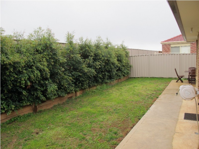 14 Weigall Close, Caroline Springs VIC 3023