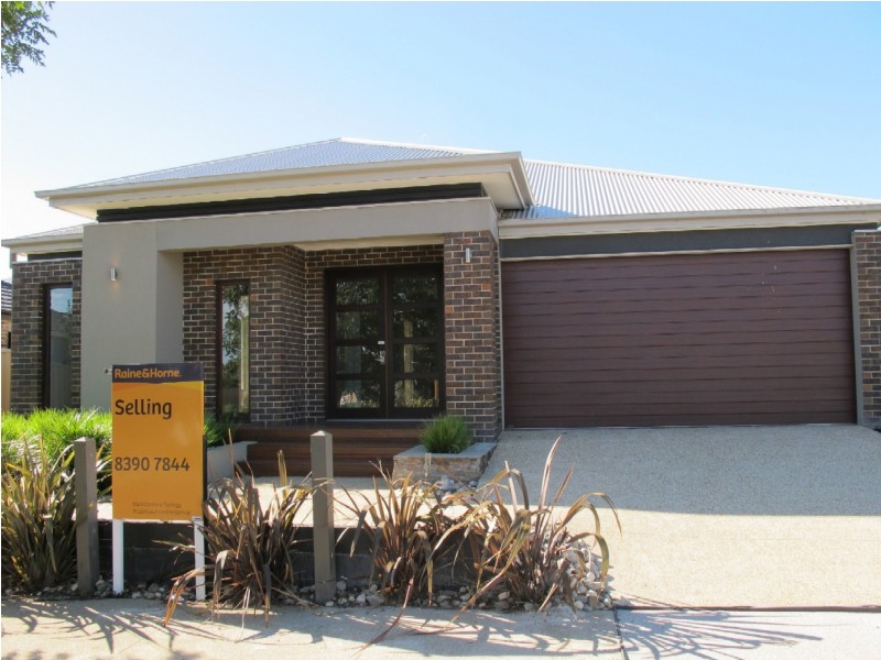 36 Clementson Drive, Caroline Springs VIC 3023