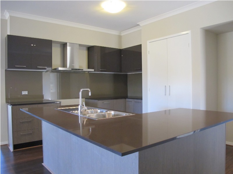 36 Clementson Drive, Caroline Springs VIC 3023