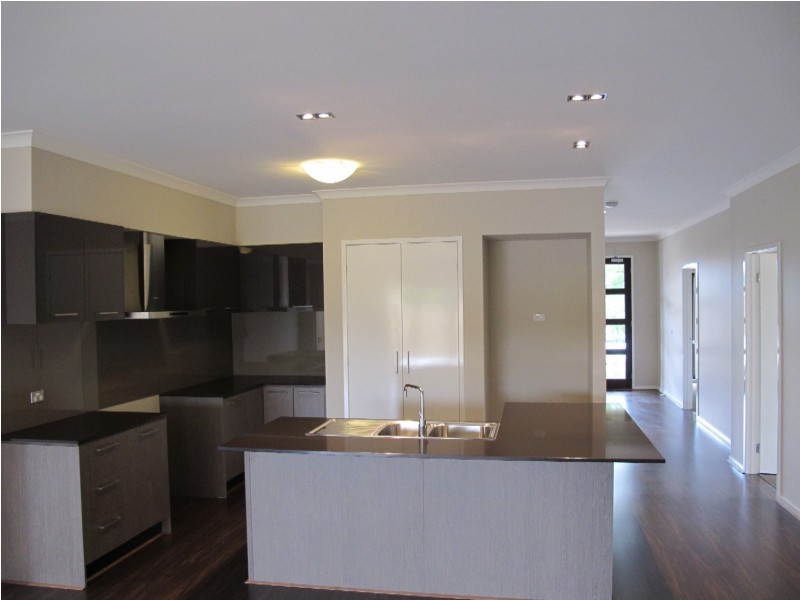 36 Clementson Drive, Caroline Springs VIC 3023