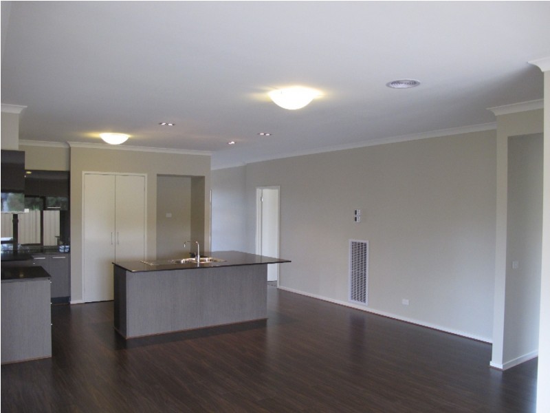 36 Clementson Drive, Caroline Springs VIC 3023