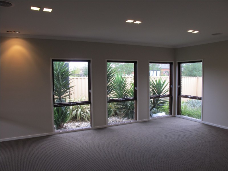 36 Clementson Drive, Caroline Springs VIC 3023