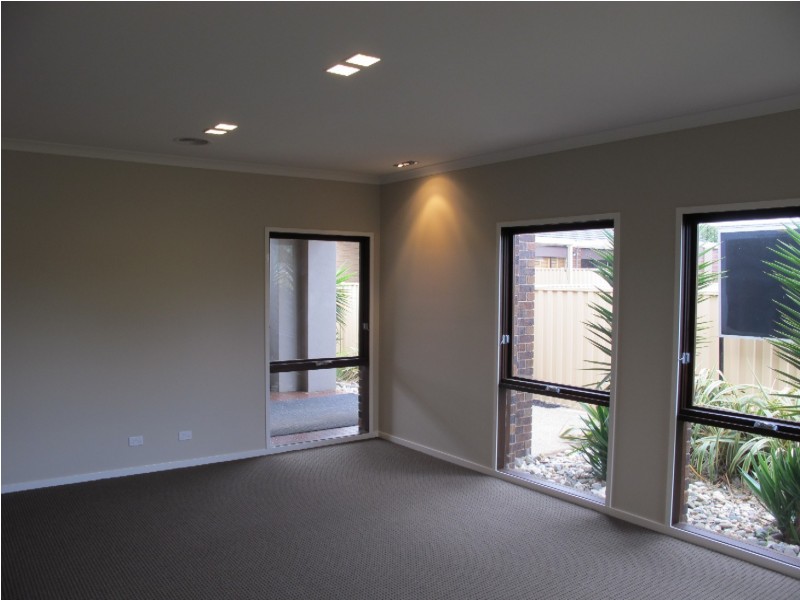 36 Clementson Drive, Caroline Springs VIC 3023