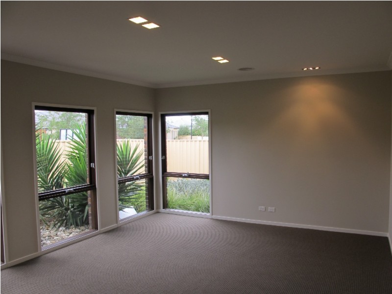 36 Clementson Drive, Caroline Springs VIC 3023