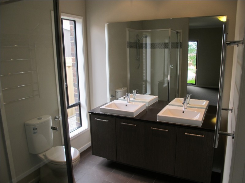 36 Clementson Drive, Caroline Springs VIC 3023