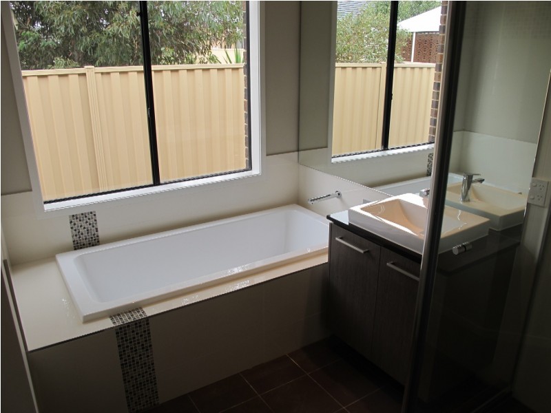 36 Clementson Drive, Caroline Springs VIC 3023