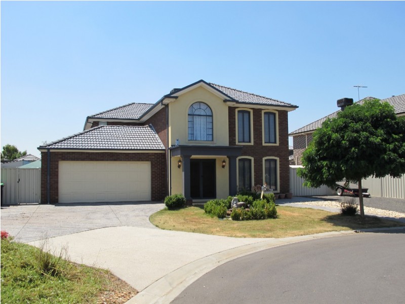 7 Muirhead Gardens, Caroline Springs VIC 3023