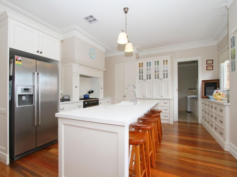 20 Highbury Drive, Hillside VIC 3037